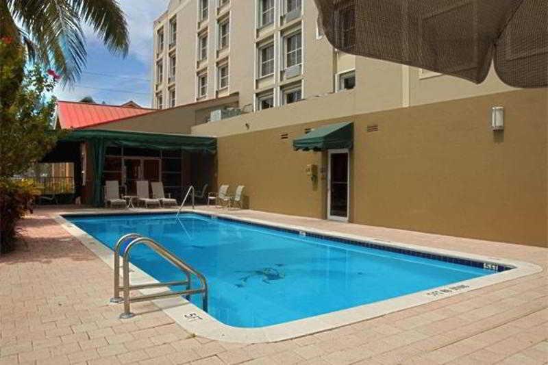 Hampton Inn & Suites Fort Lauderdale Airport Холивуд Екстериор снимка